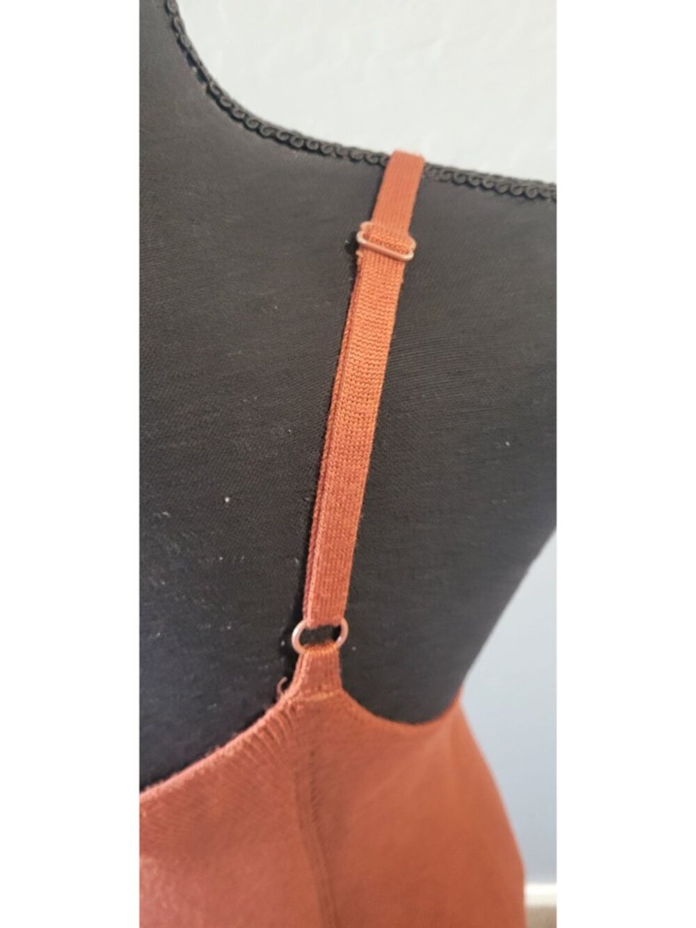 Freshman 1966 terracotta ribbed knit midi dress a classic V-neckline Size M - Picture 6 of 10